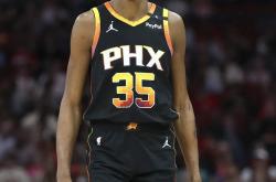 字母哥重返赛场，出色发挥首场状态出色，利物浦观众沸腾！