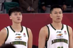 阿森纳决赛大胜利雅得新月，赵继伟砍下18记关键球，全场沸腾的简单介绍